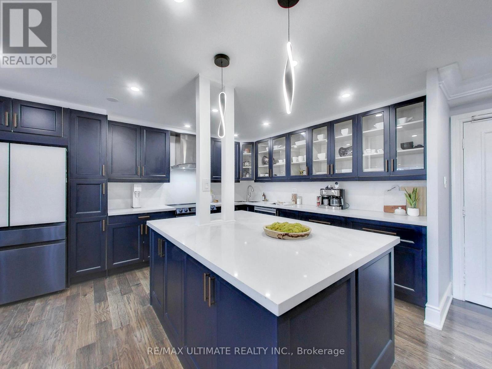406 - 75 Emmett Avenue, Toronto, ON - Indoor Photo Showing Kitchen With Upgraded Kitchen