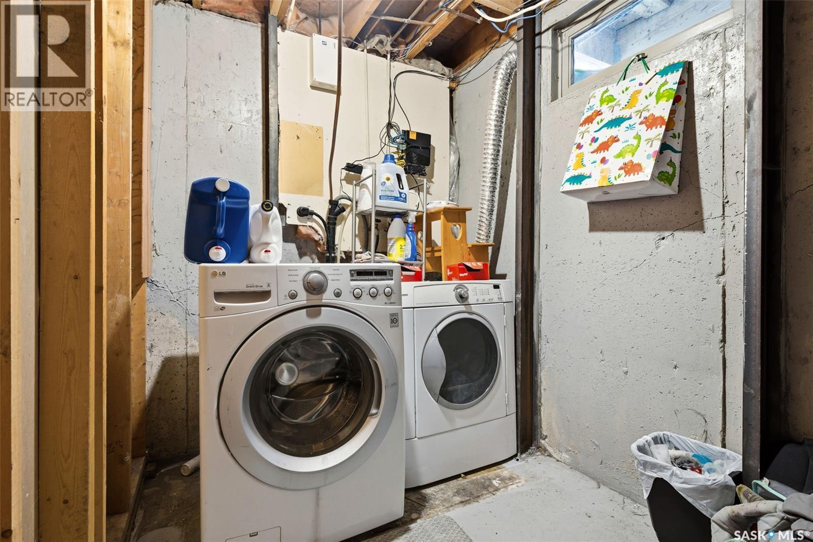 874 Callander Crescent N, Regina, SK - Indoor Photo Showing Laundry Room