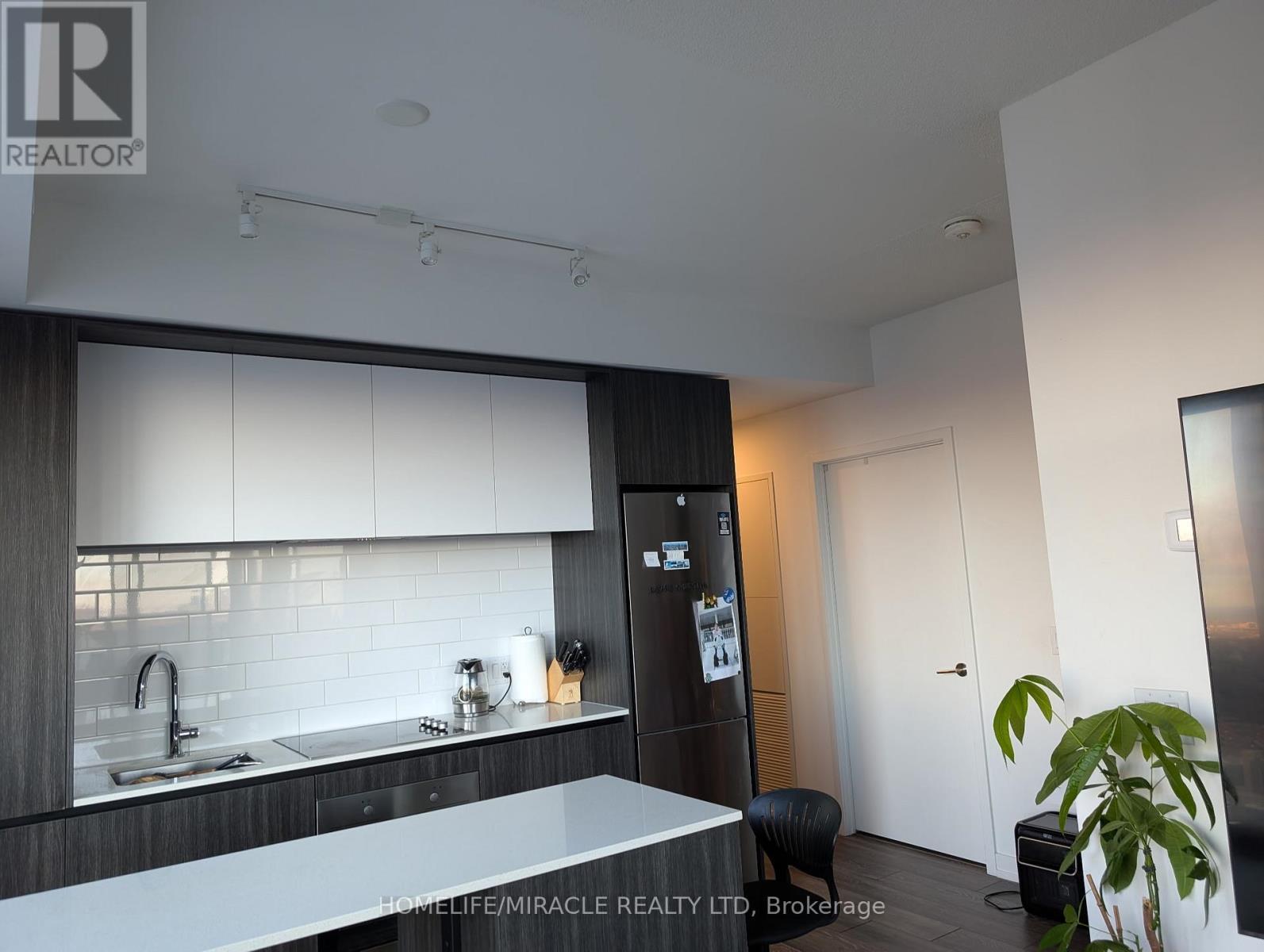 2511 - 225 Sumach Street, Toronto, ON - Indoor Photo Showing Kitchen