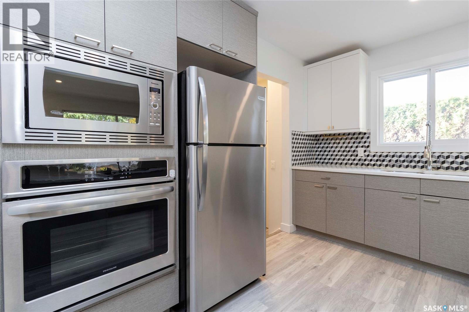 2406 Cairns Avenue, Saskatoon, SK - Indoor Photo Showing Kitchen