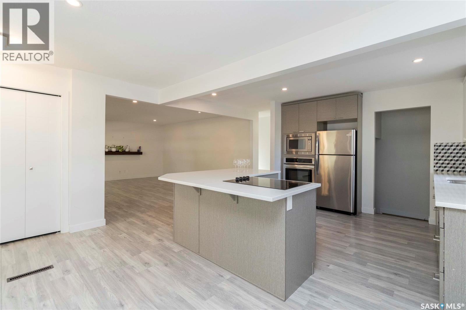 2406 Cairns Avenue, Saskatoon, SK - Indoor Photo Showing Kitchen