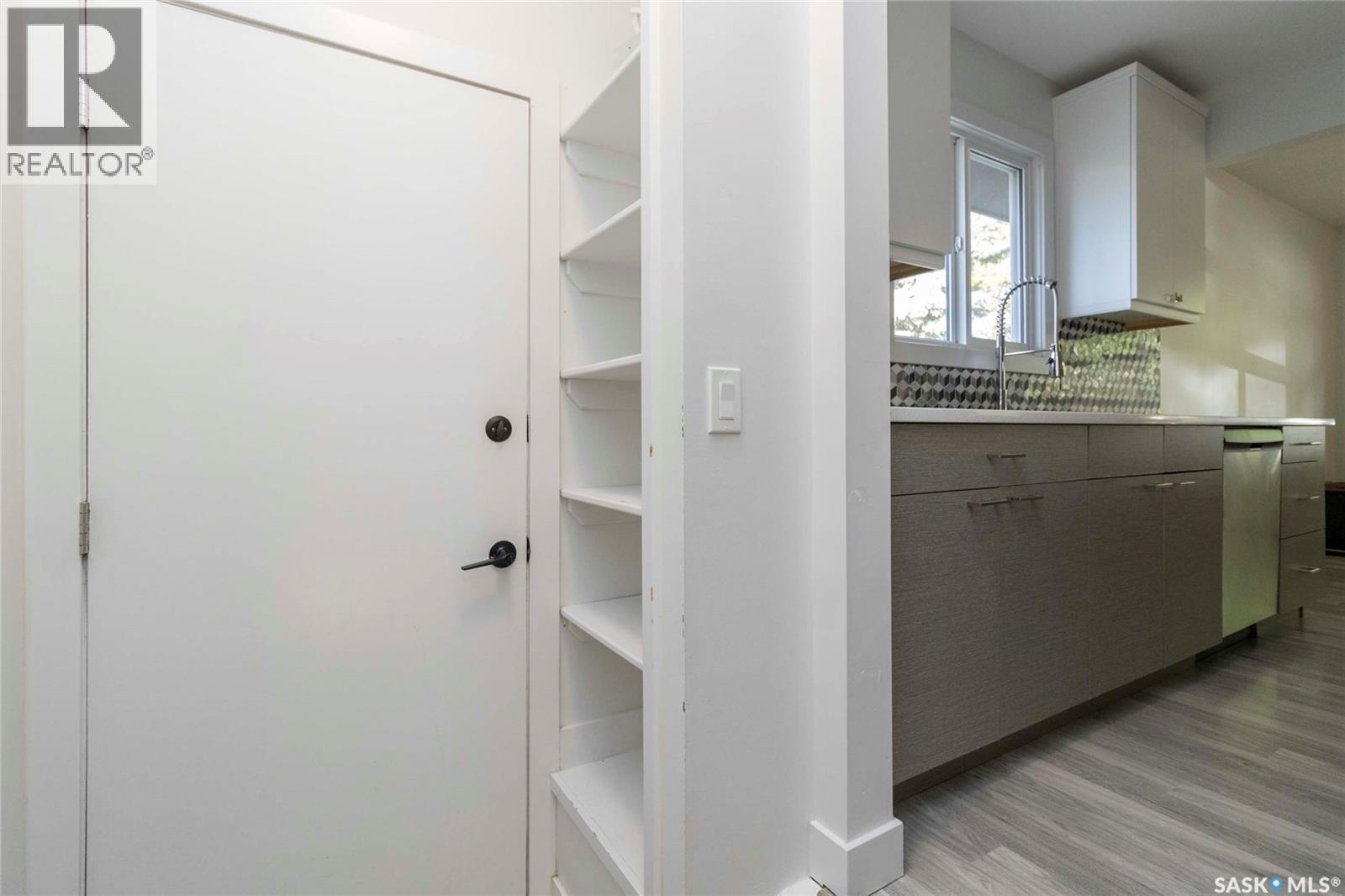 2406 Cairns Avenue, Saskatoon, SK - Indoor