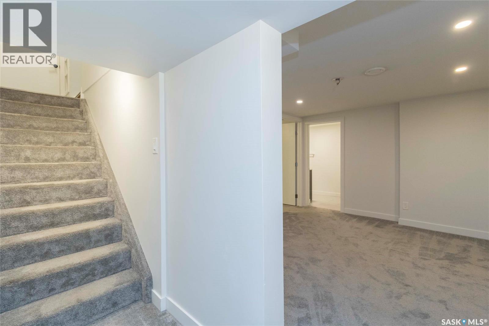 2406 Cairns Avenue, Saskatoon, SK - Indoor Photo Showing Other Room