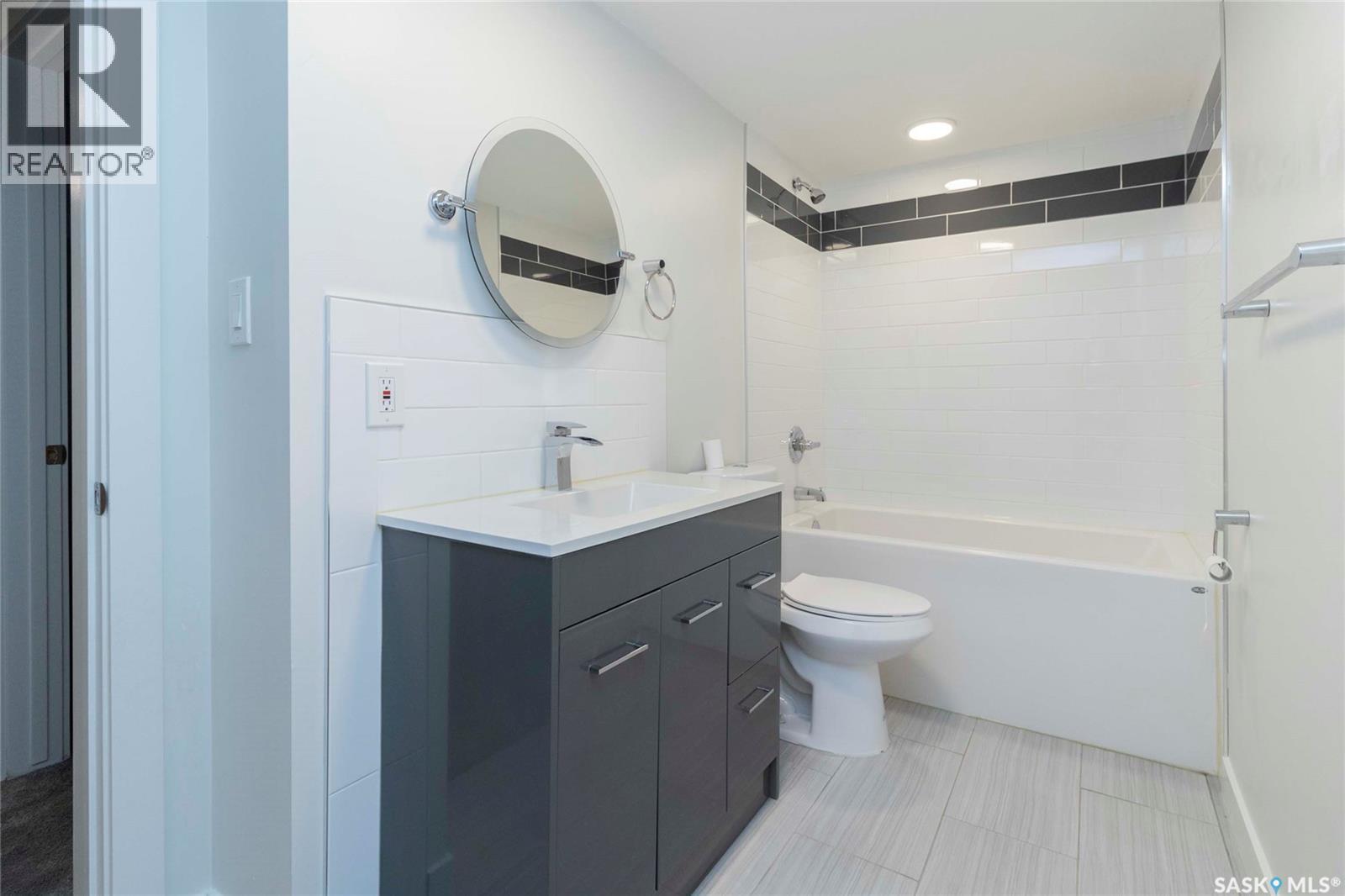 2406 Cairns Avenue, Saskatoon, SK - Indoor Photo Showing Bathroom