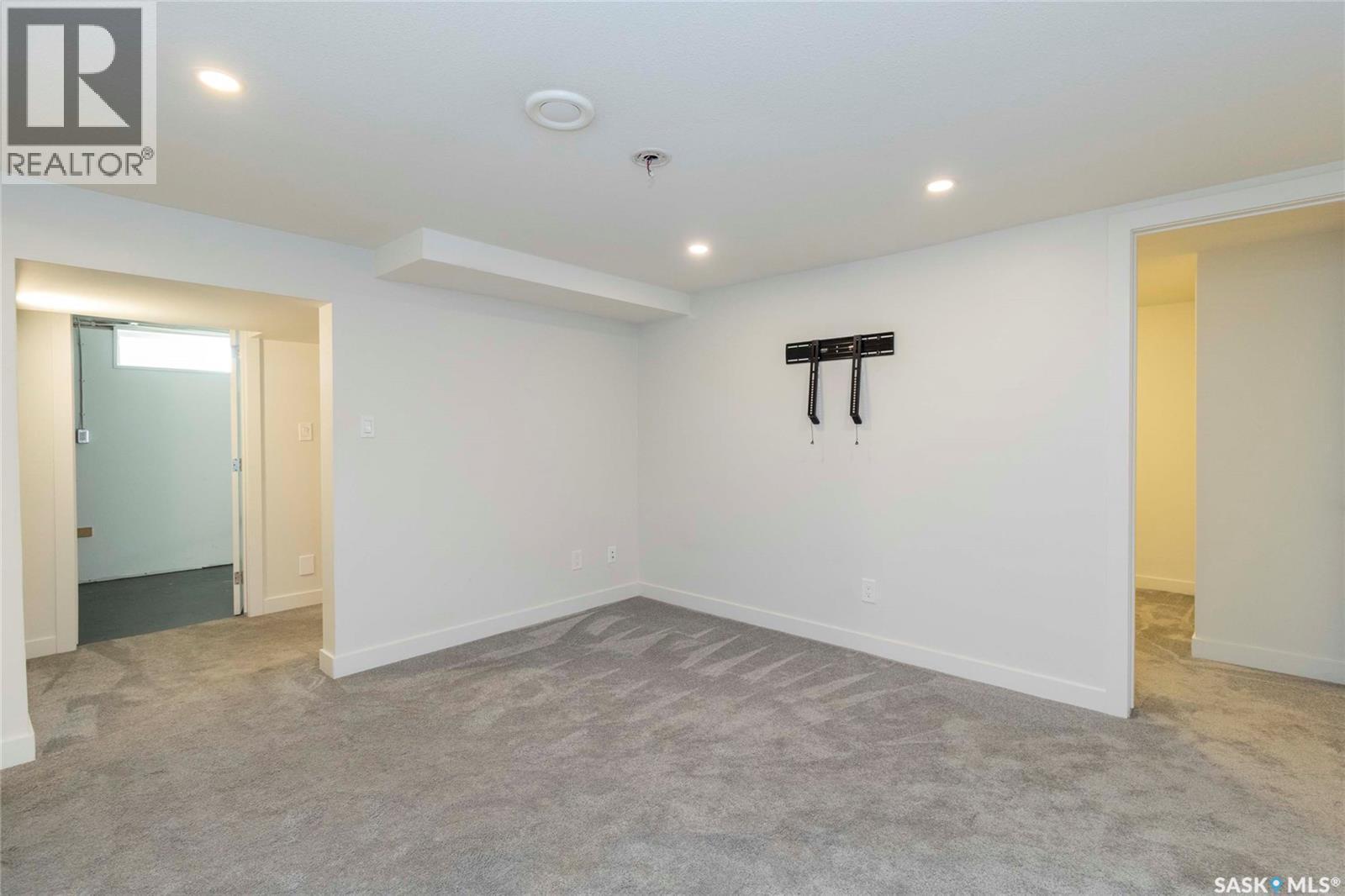 2406 Cairns Avenue, Saskatoon, SK - Indoor Photo Showing Other Room