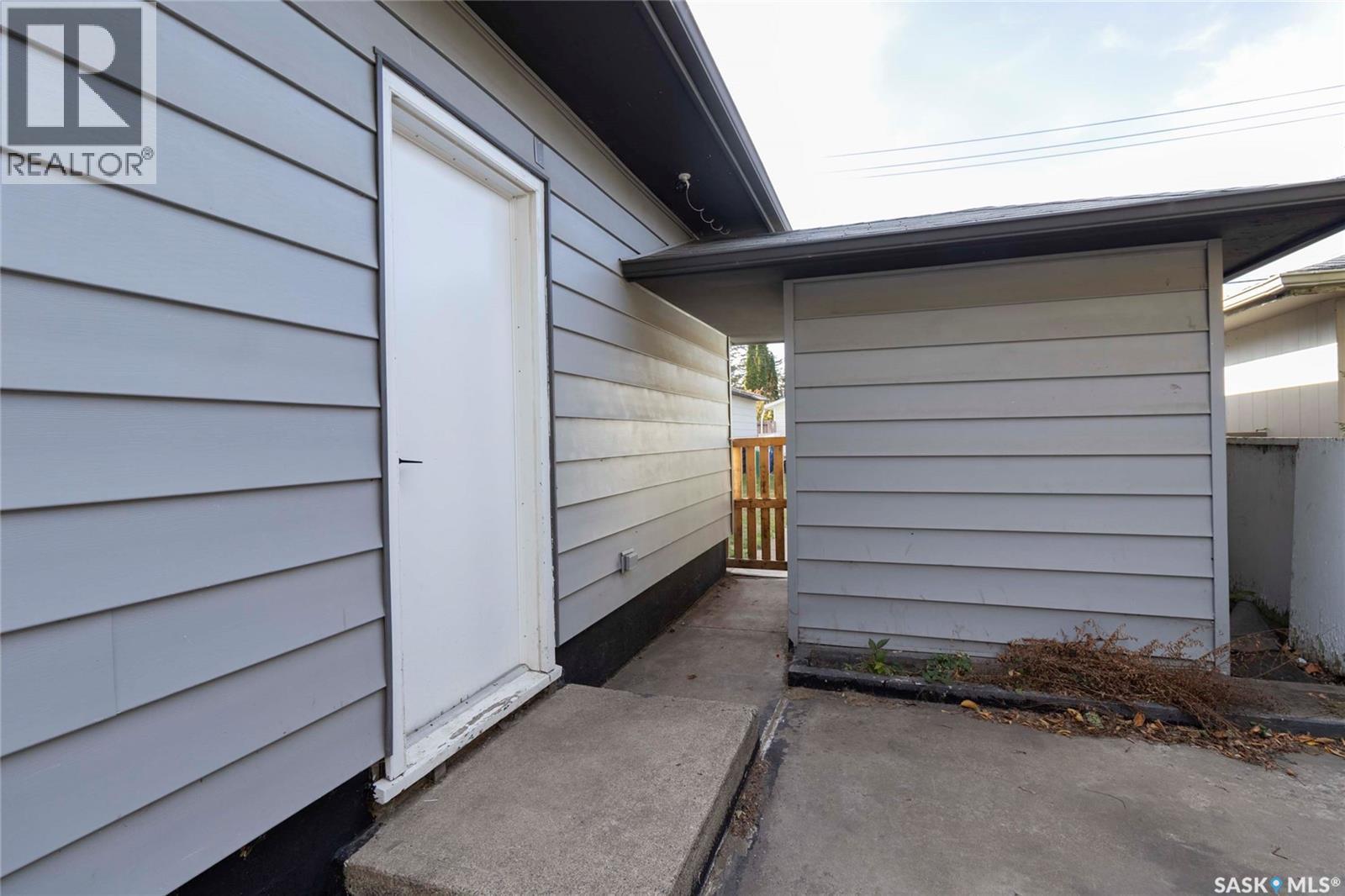 2406 Cairns Avenue, Saskatoon, SK - Outdoor With Exterior