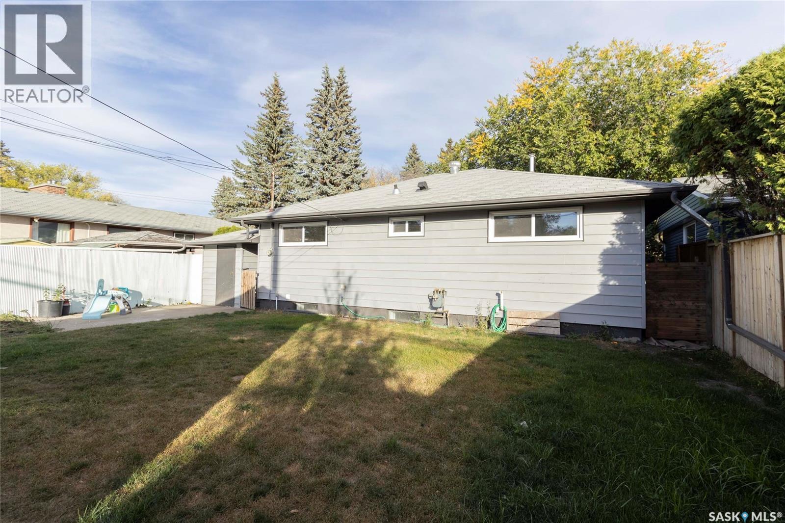 2406 Cairns Avenue, Saskatoon, SK - Outdoor