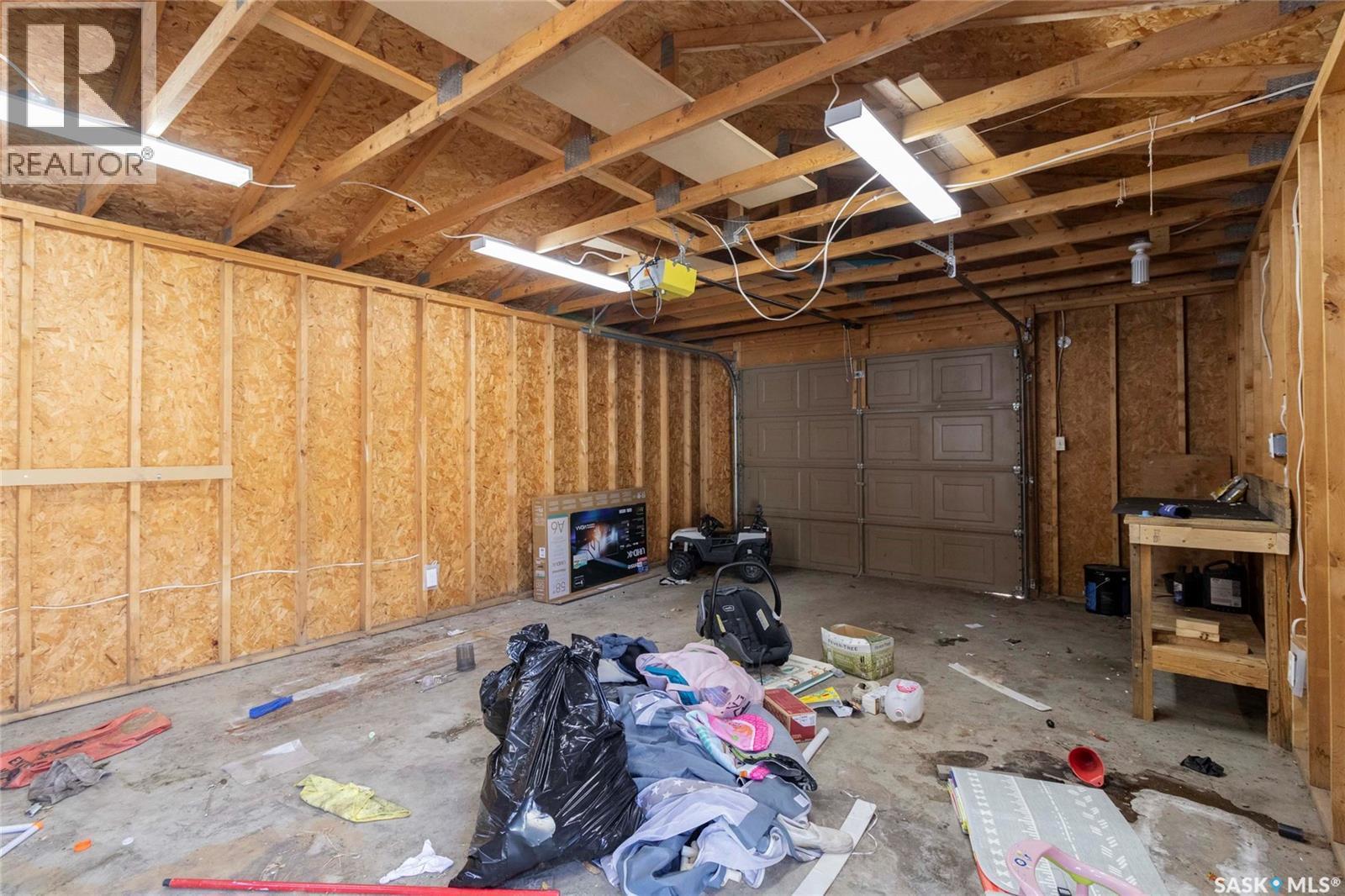 2406 Cairns Avenue, Saskatoon, SK - Indoor