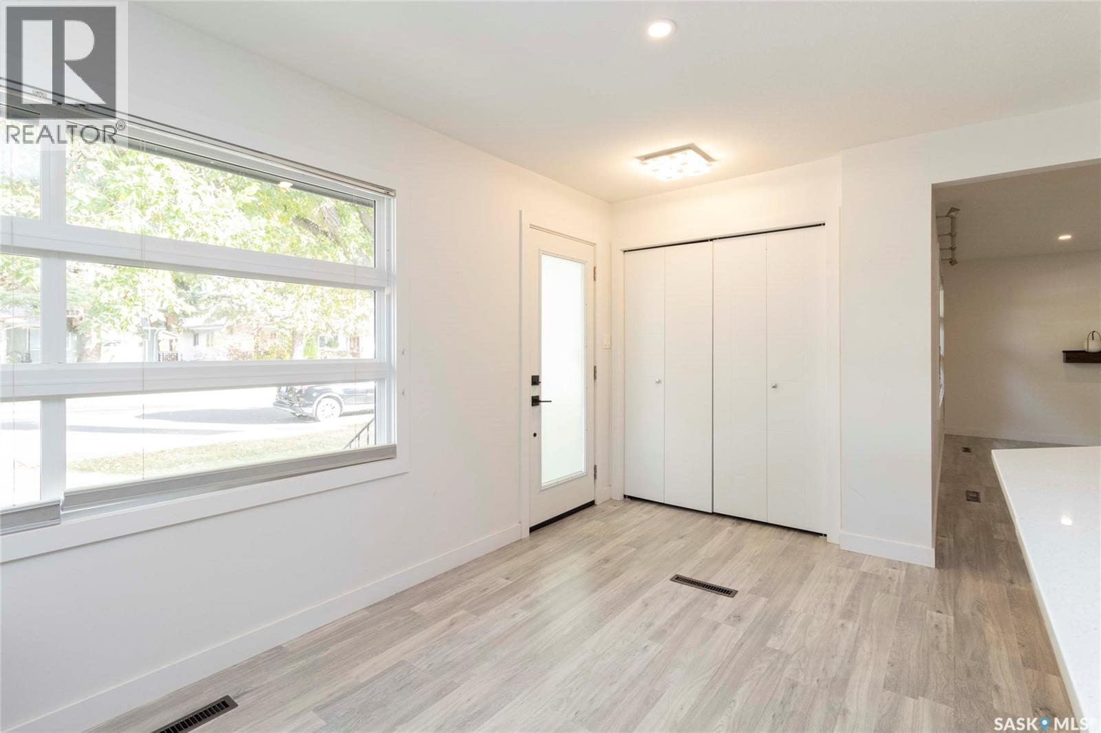 2406 Cairns Avenue, Saskatoon, SK - Indoor Photo Showing Other Room