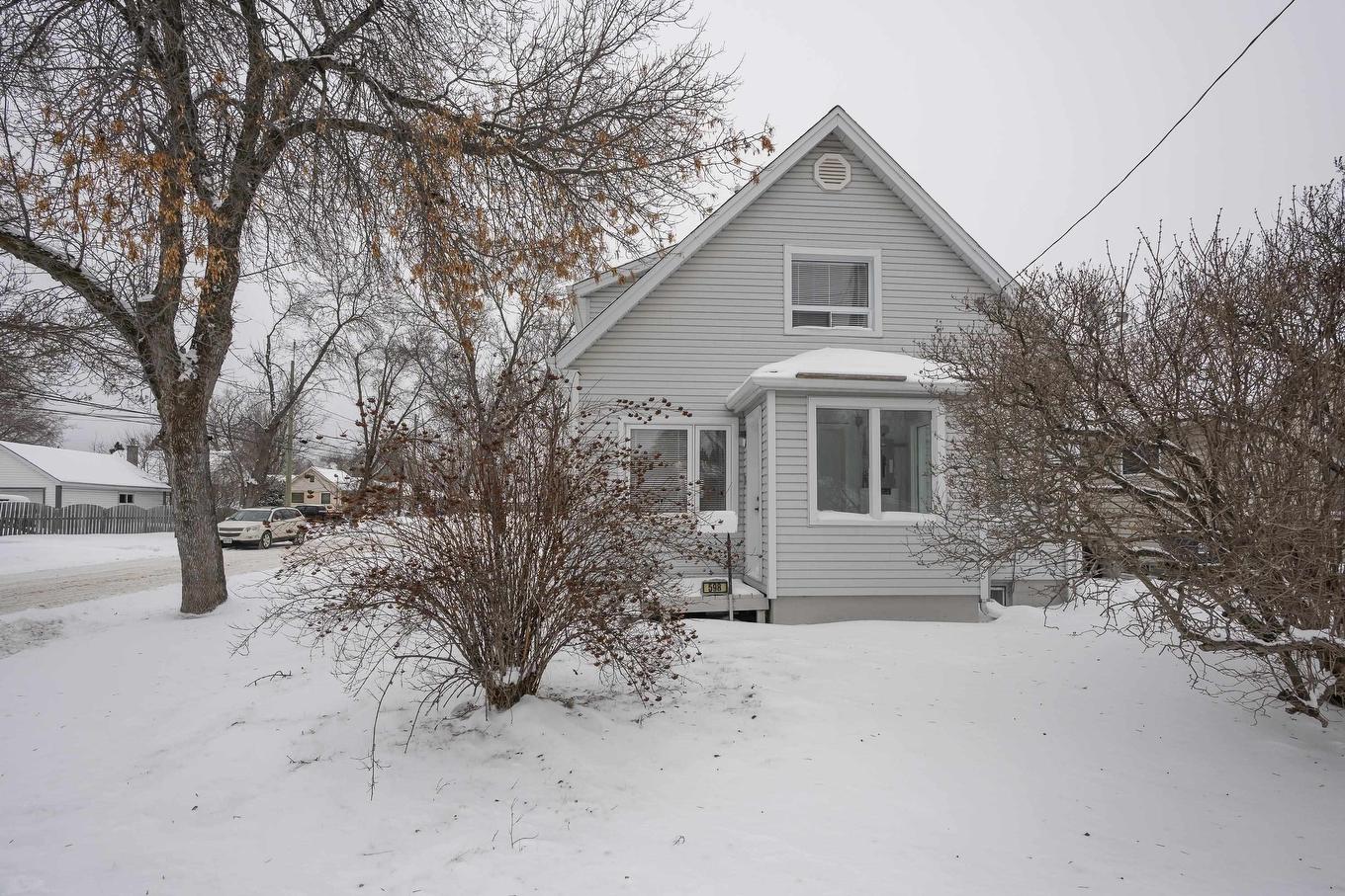 598 Van Norman Street, Thunder Bay, ON - Outdoor