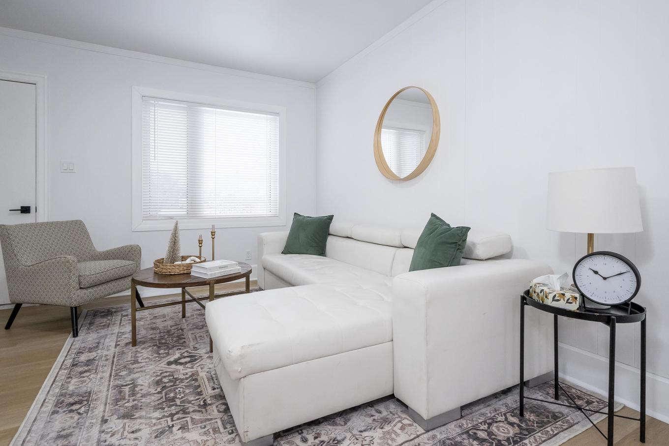 598 Van Norman Street, Thunder Bay, ON - Indoor Photo Showing Living Room