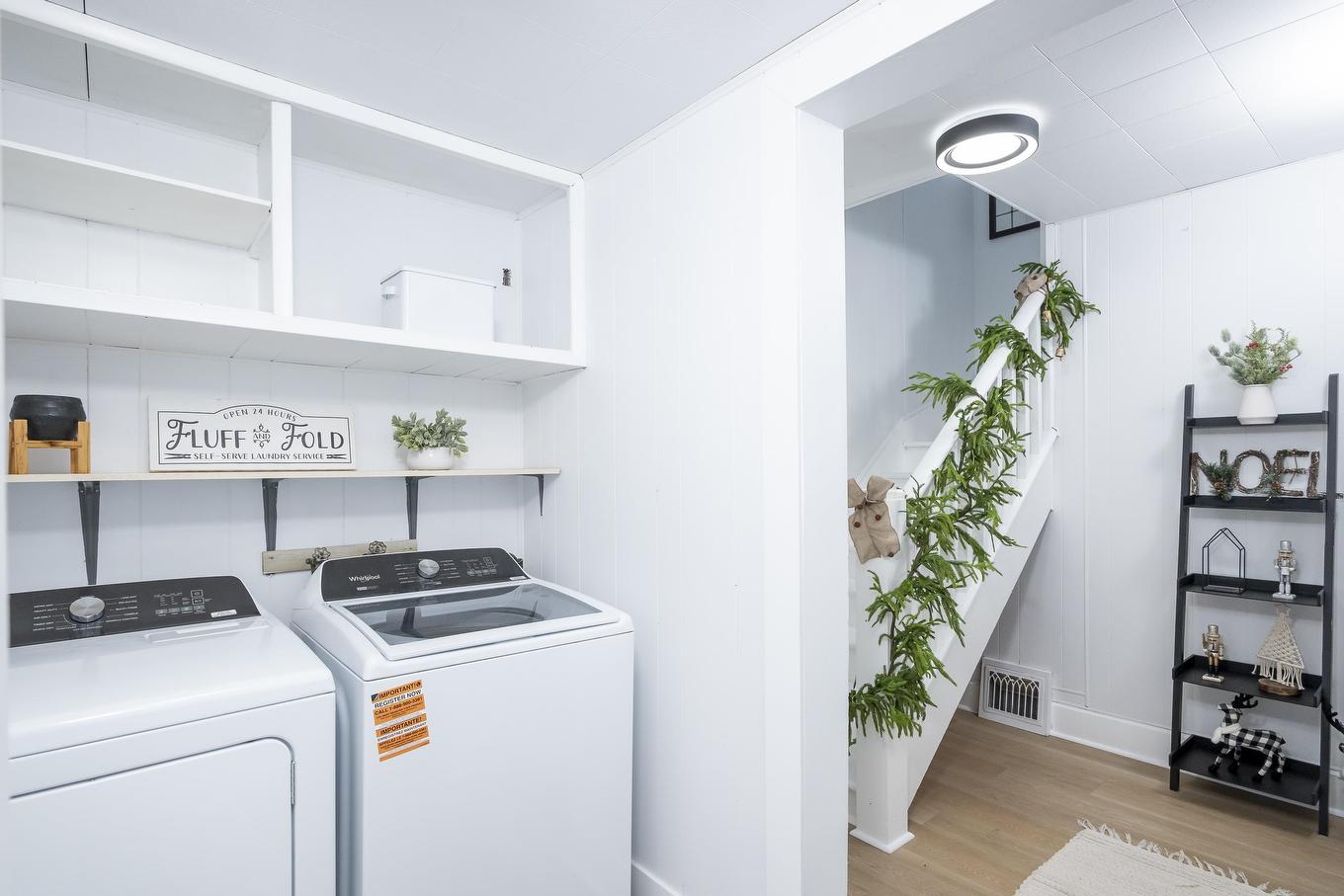 598 Van Norman Street, Thunder Bay, ON - Indoor Photo Showing Laundry Room