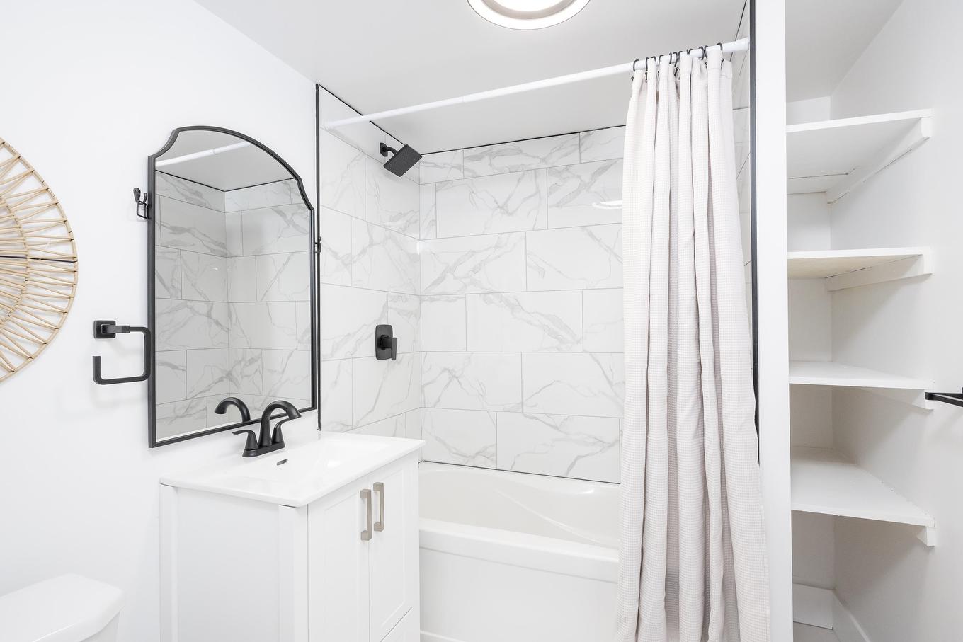 598 Van Norman Street, Thunder Bay, ON - Indoor Photo Showing Bathroom