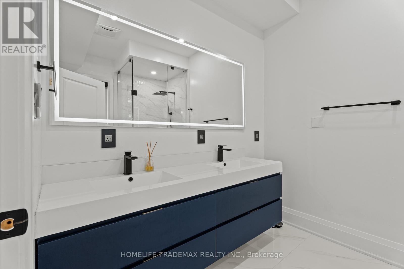 5321 Old Brock Road, Pickering, ON - Indoor Photo Showing Bathroom