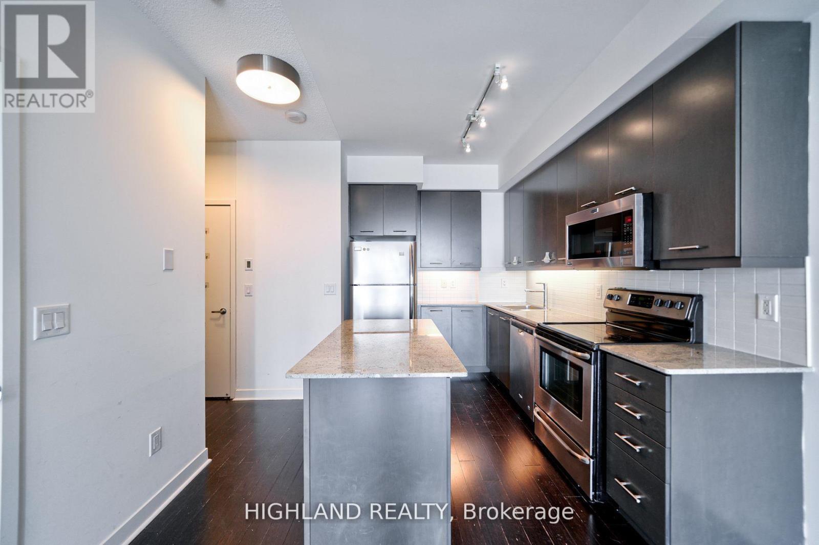 2807 - 360 Square One Drive, Mississauga, ON - Indoor Photo Showing Kitchen With Upgraded Kitchen