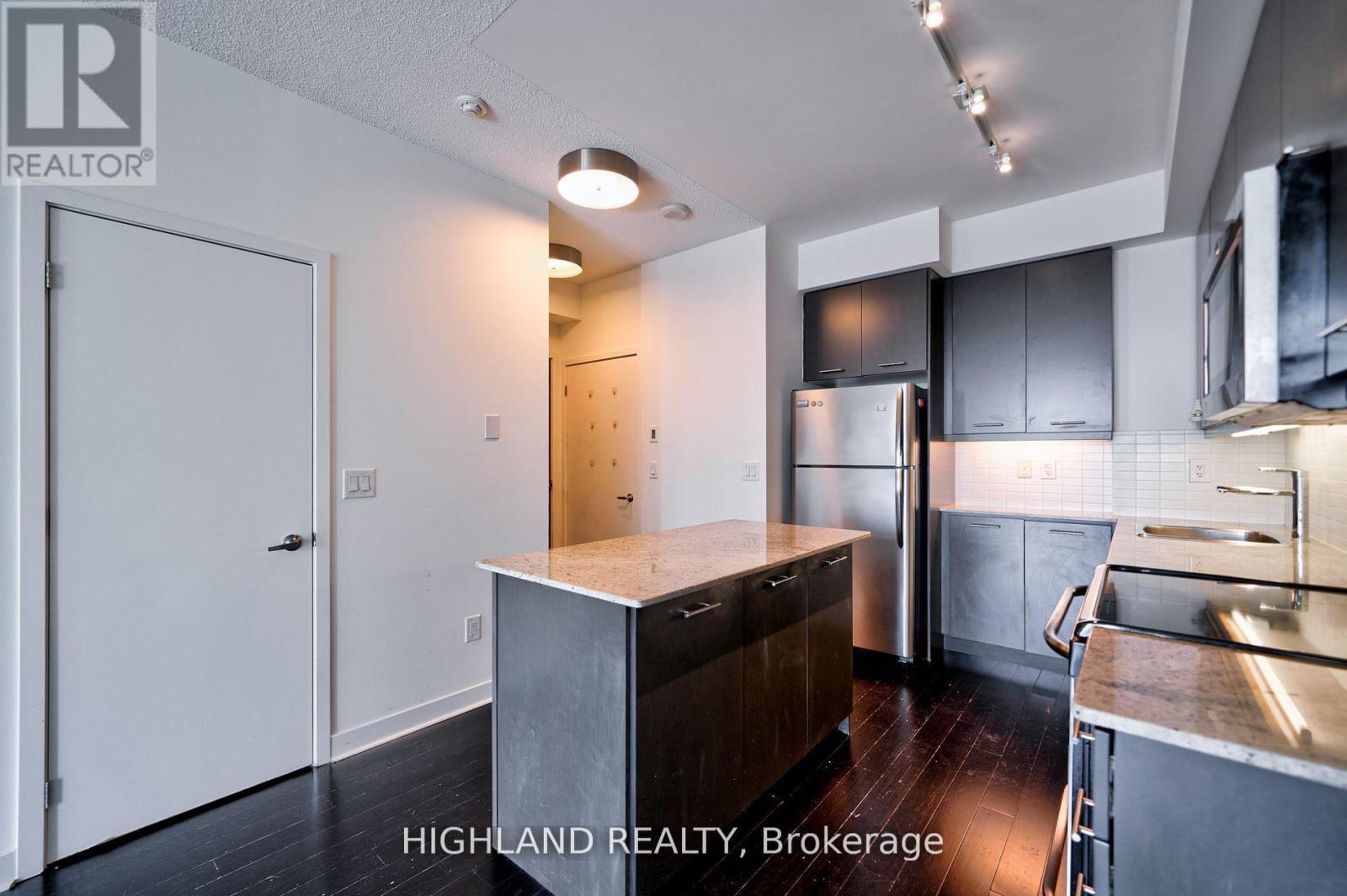 2807 - 360 Square One Drive, Mississauga, ON - Indoor Photo Showing Kitchen