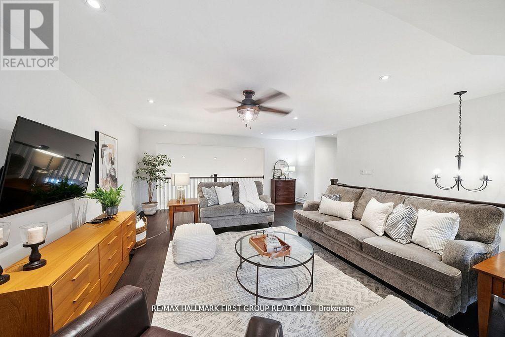 8 Bridges Boulevard, Port Hope, ON - Indoor Photo Showing Living Room