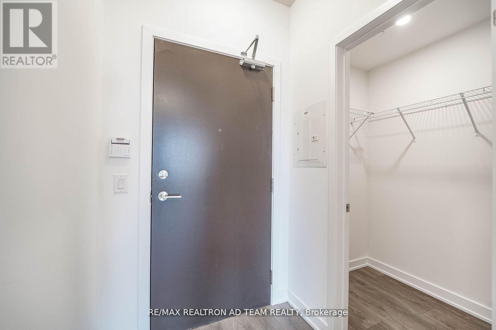 2003 - 38 Honeycrisp Crescent, Vaughan, ON - Indoor