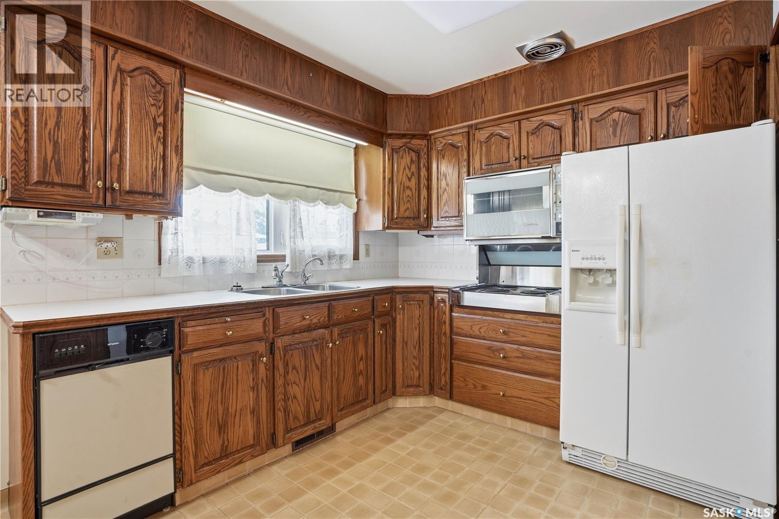 30 Cushing Crescent, Regina, SK - Indoor Photo Showing Kitchen