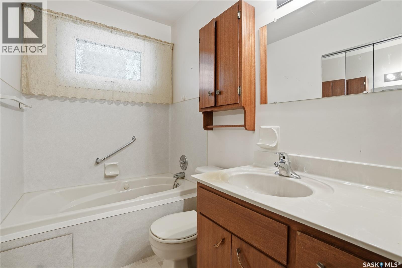 30 Cushing Crescent, Regina, SK - Indoor Photo Showing Bathroom