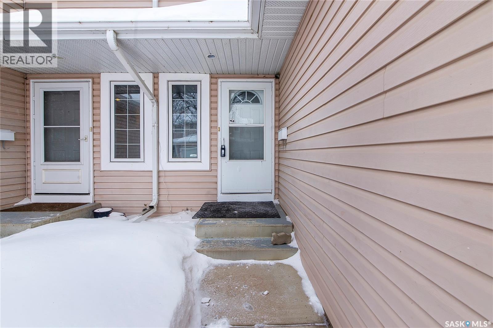 28 215 Pinehouse Drive, Saskatoon, SK - Outdoor