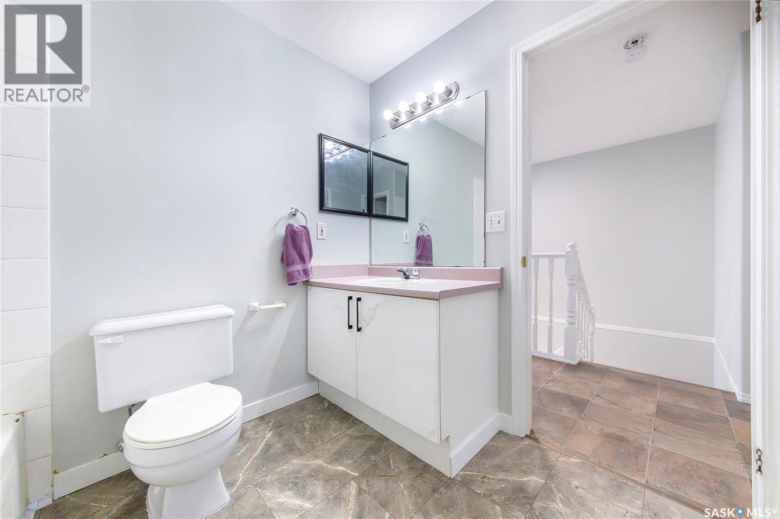 28 215 Pinehouse Drive, Saskatoon, SK - Indoor Photo Showing Bathroom