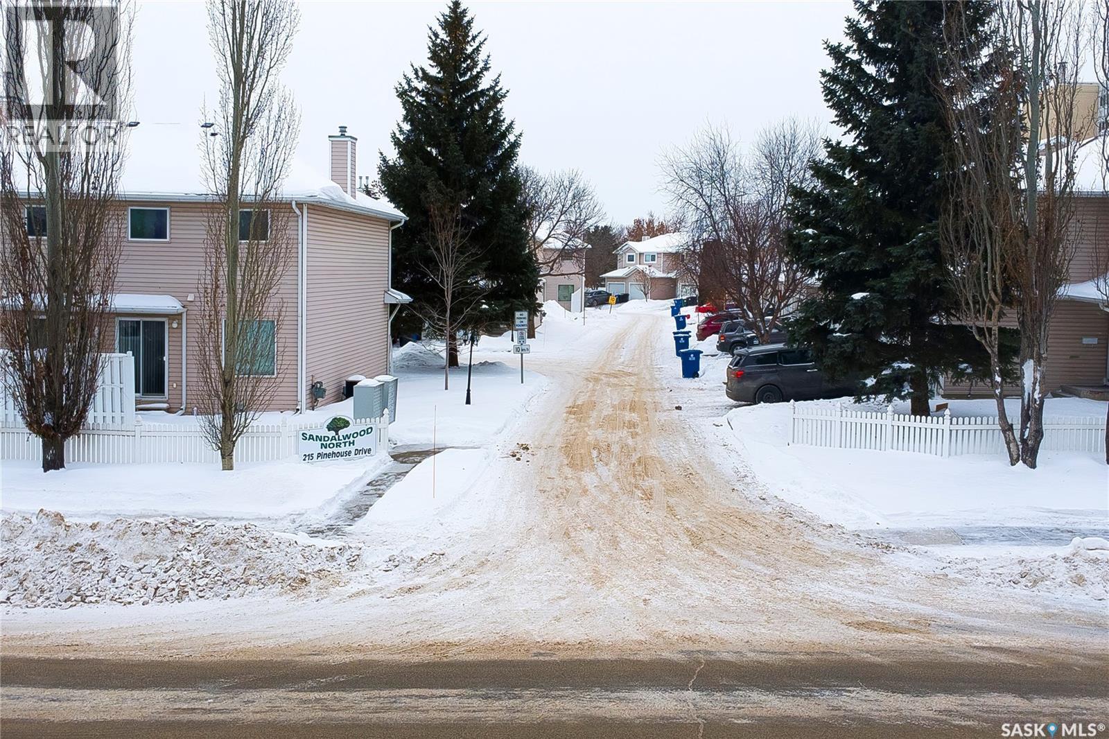 28 215 Pinehouse Drive, Saskatoon, SK - Outdoor