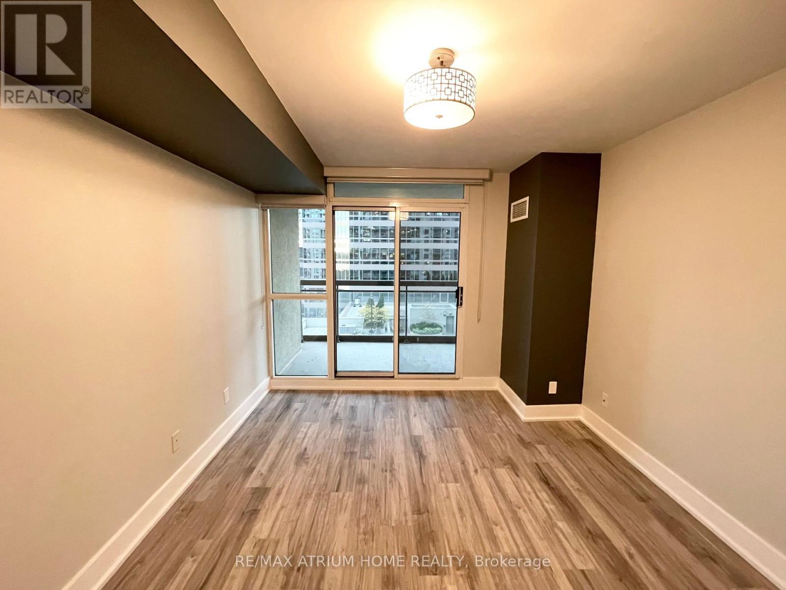 701 - 18 Parkview Avenue, Toronto, ON - Indoor Photo Showing Other Room