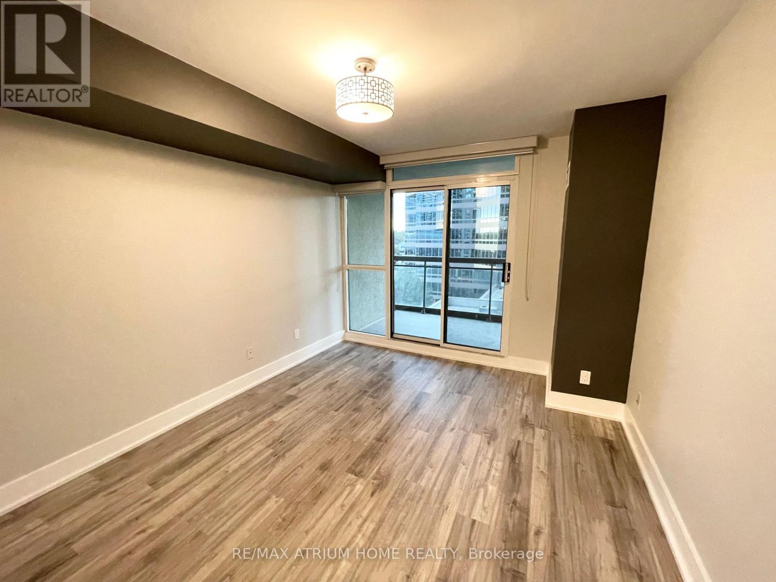 701 - 18 Parkview Avenue, Toronto, ON - Indoor Photo Showing Other Room