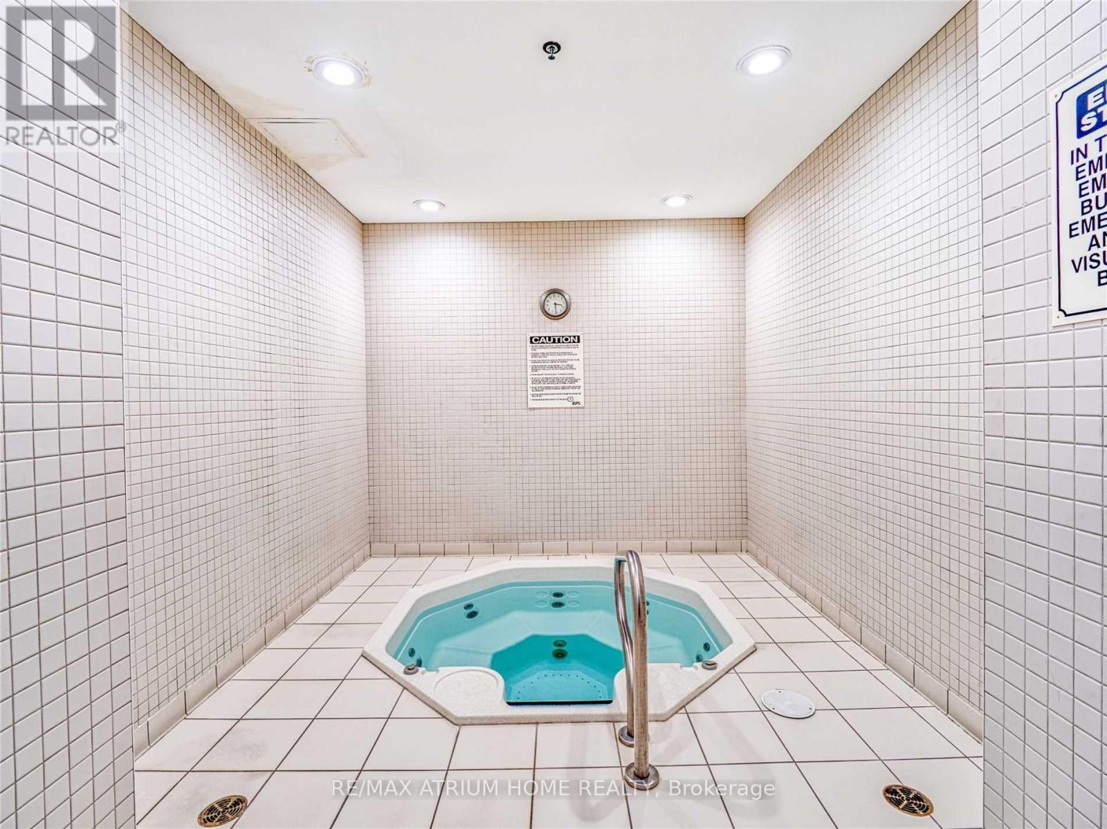 701 - 18 Parkview Avenue, Toronto, ON - Indoor Photo Showing Other Room