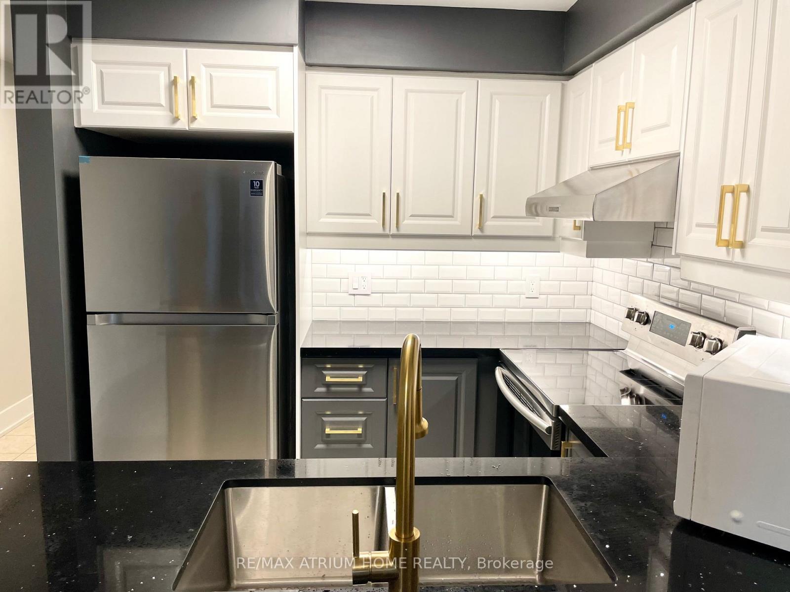 701 - 18 Parkview Avenue, Toronto, ON - Indoor Photo Showing Kitchen With Stainless Steel Kitchen