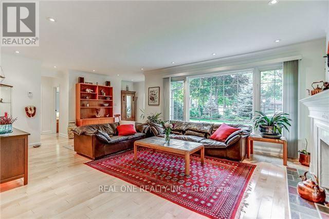 1268 Lorne Park Road, Mississauga, ON - Indoor Photo Showing Living Room With Fireplace