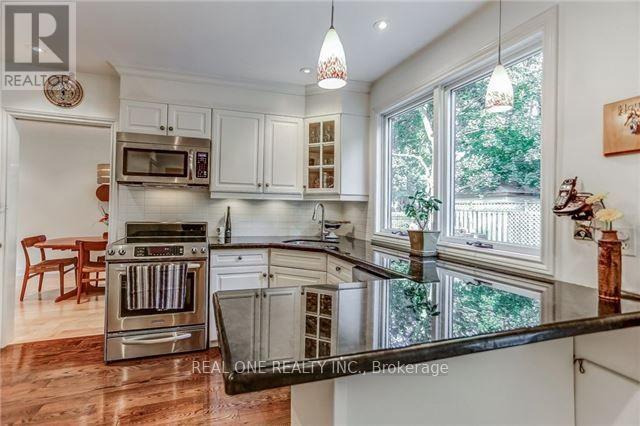 1268 Lorne Park Road, Mississauga, ON - Indoor Photo Showing Kitchen