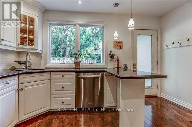 1268 Lorne Park Road, Mississauga, ON - Indoor Photo Showing Kitchen