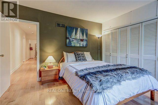 1268 Lorne Park Road, Mississauga, ON - Indoor Photo Showing Bedroom
