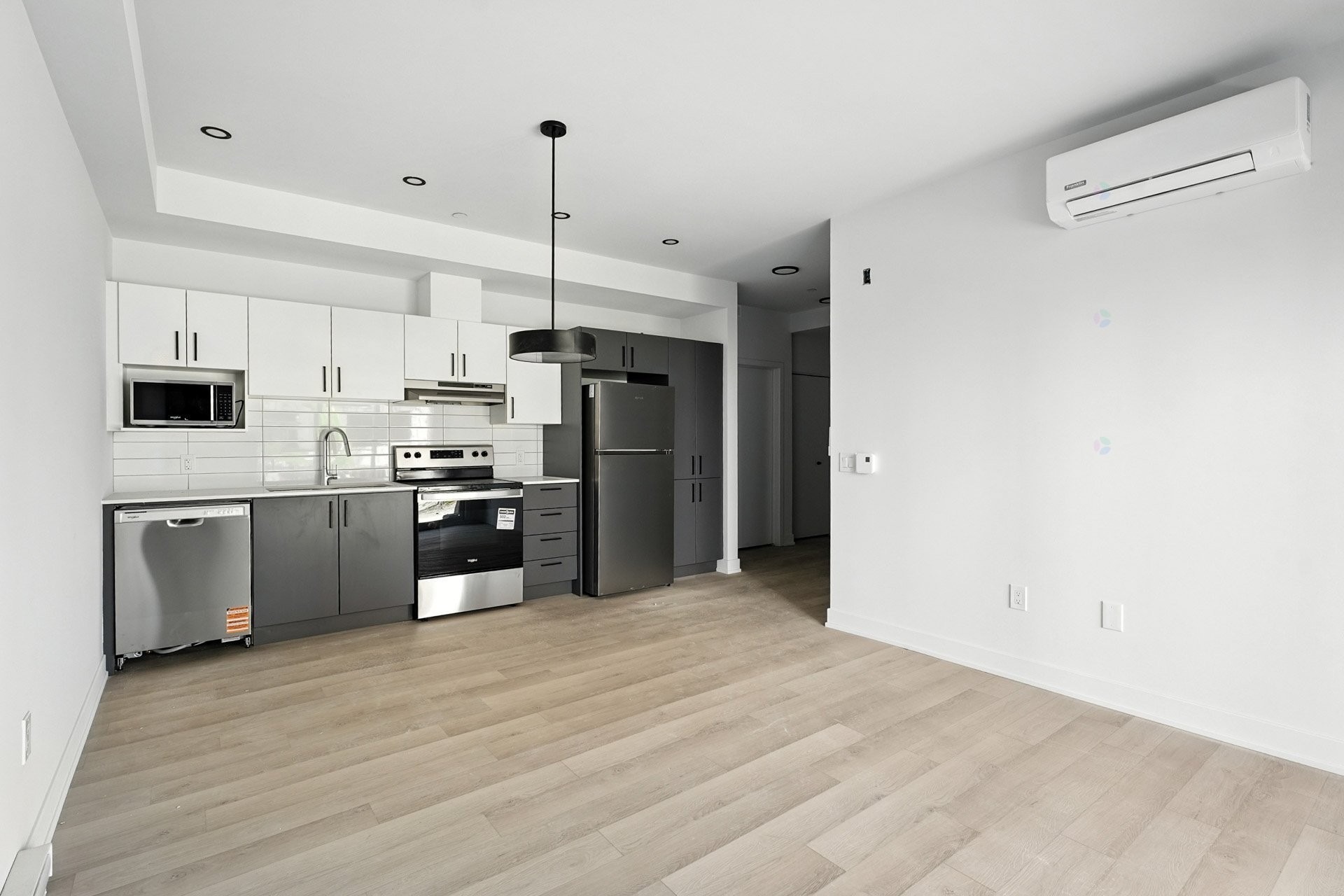 Dinette - 306-312 Ch. Freeman, Gatineau (Hull), QC - Indoor Photo Showing Kitchen With Upgraded Kitchen