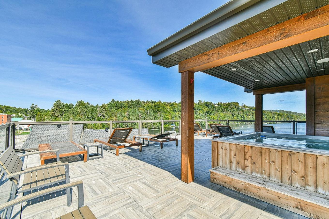 Terrasse - 301-50 Ch. Masson, Sainte-Marguerite-Du-Lac-Masson, QC - Outdoor With Deck Patio Veranda With Exterior