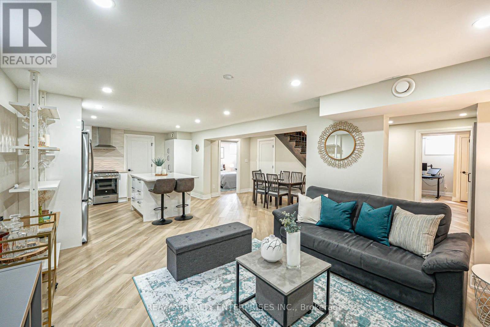 2344 Kenbarb Road, Mississauga, ON - Indoor Photo Showing Living Room