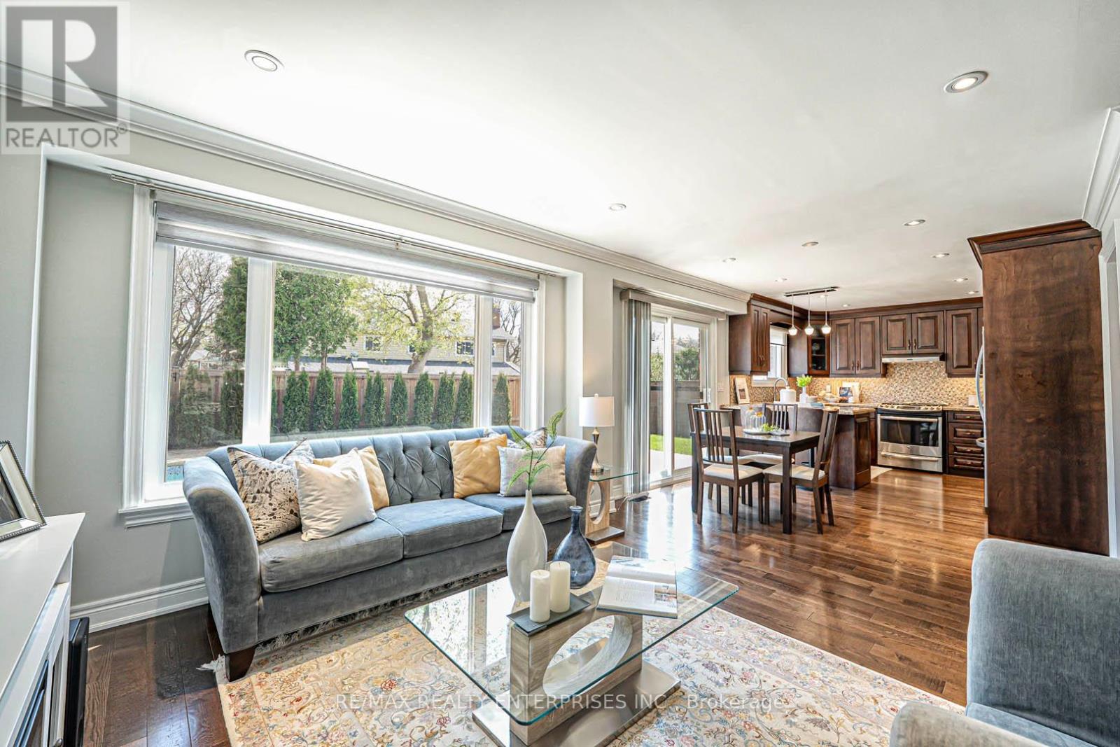 2344 Kenbarb Road, Mississauga, ON - Indoor Photo Showing Living Room