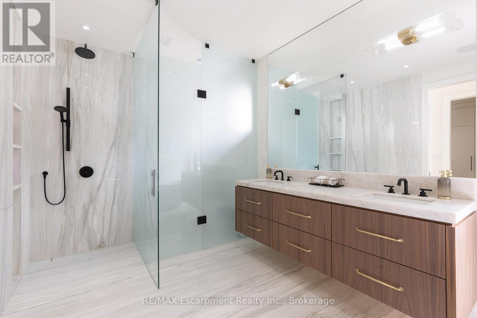 540 Patricia Drive, Oakville (Wo West), ON - Indoor Photo Showing Bathroom
