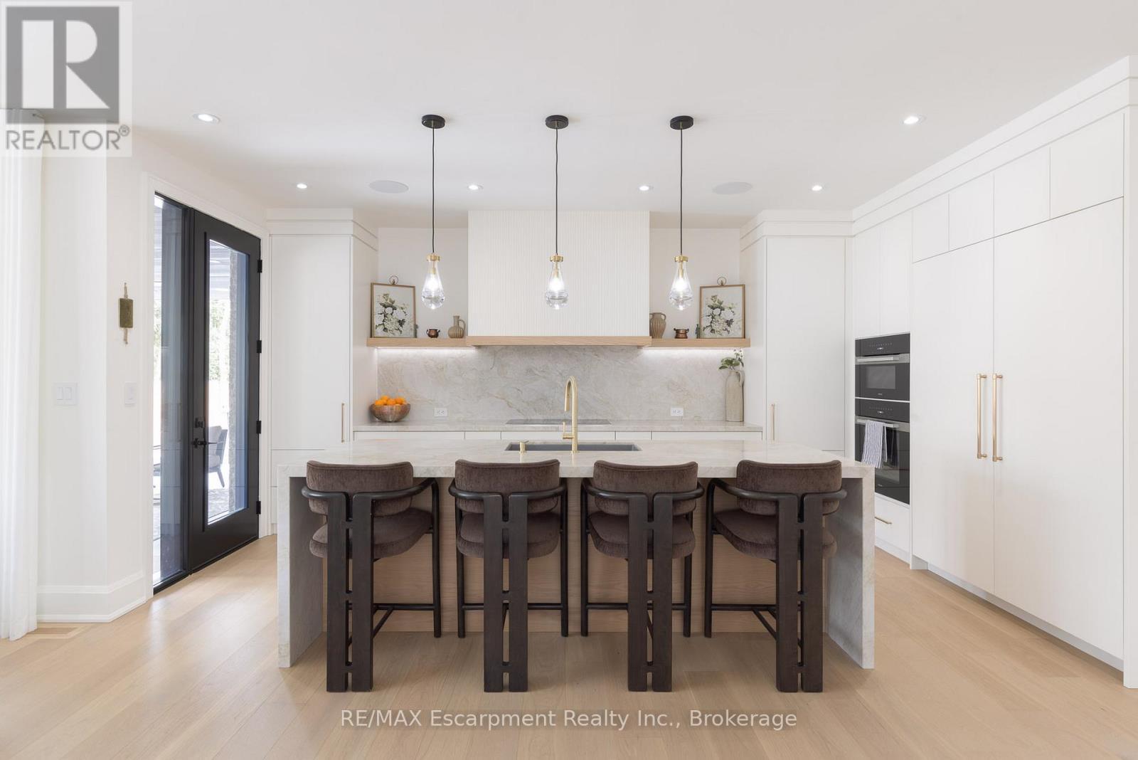 540 Patricia Drive, Oakville (Wo West), ON - Indoor Photo Showing Kitchen With Upgraded Kitchen