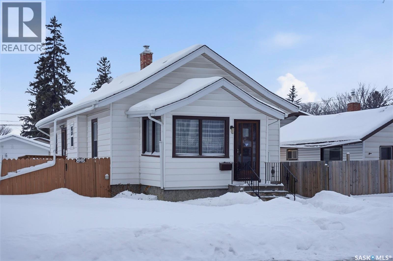 607 K Avenue N, Saskatoon, SK - Outdoor