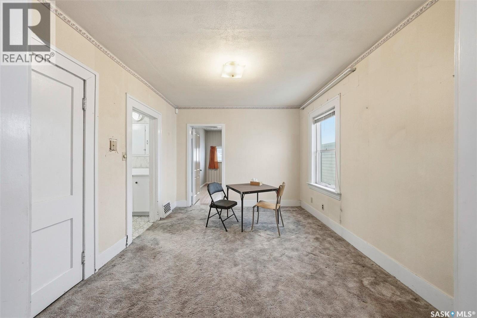 607 K Avenue N, Saskatoon, SK - Indoor