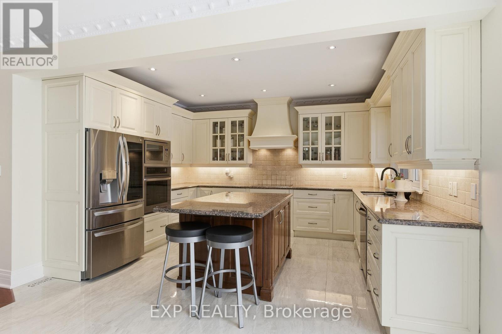 1357 Alexandra Avenue, Mississauga, ON - Indoor Photo Showing Kitchen With Upgraded Kitchen