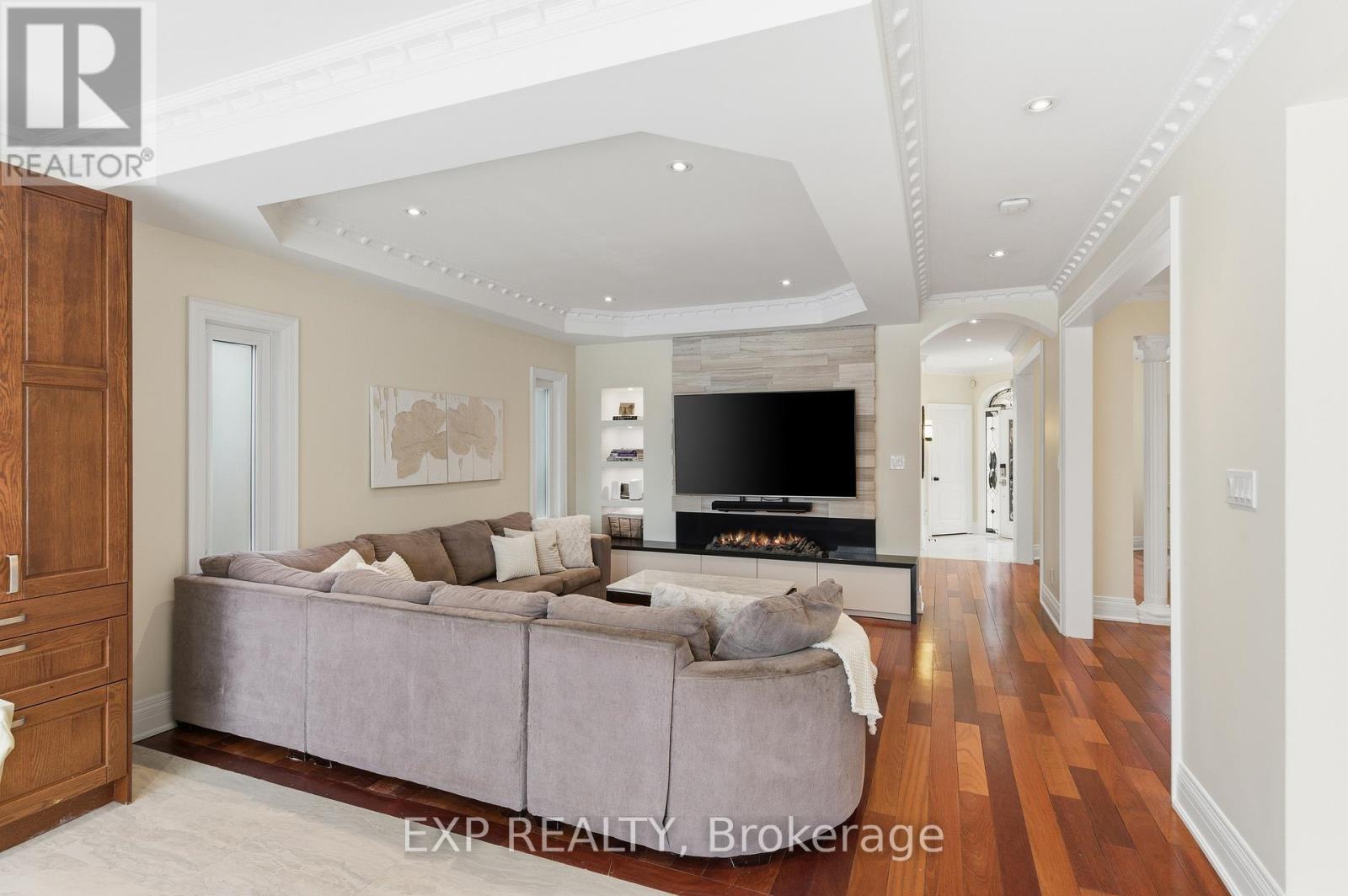 1357 Alexandra Avenue, Mississauga, ON - Indoor Photo Showing Living Room