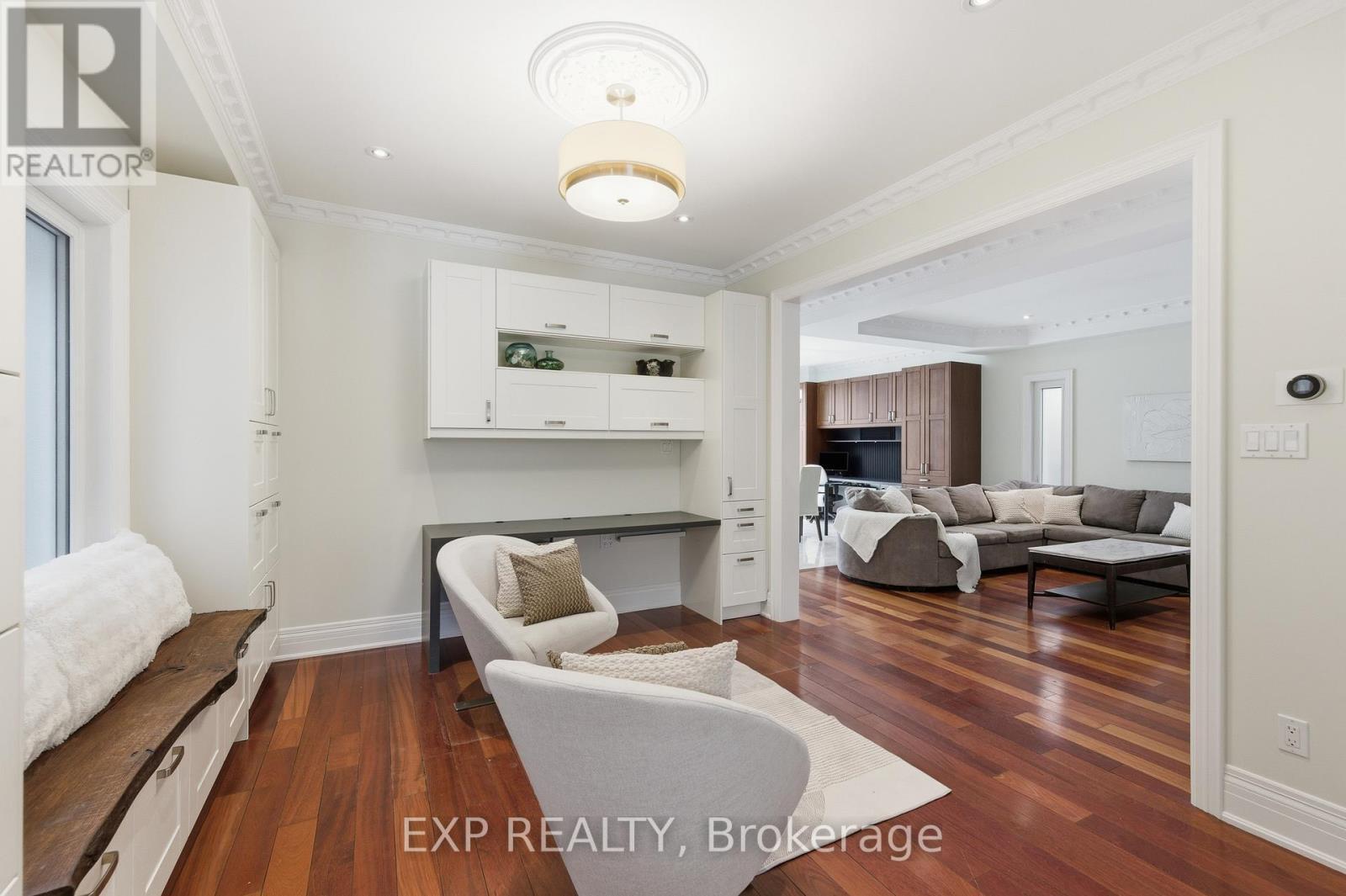 1357 Alexandra Avenue, Mississauga, ON - Indoor Photo Showing Living Room