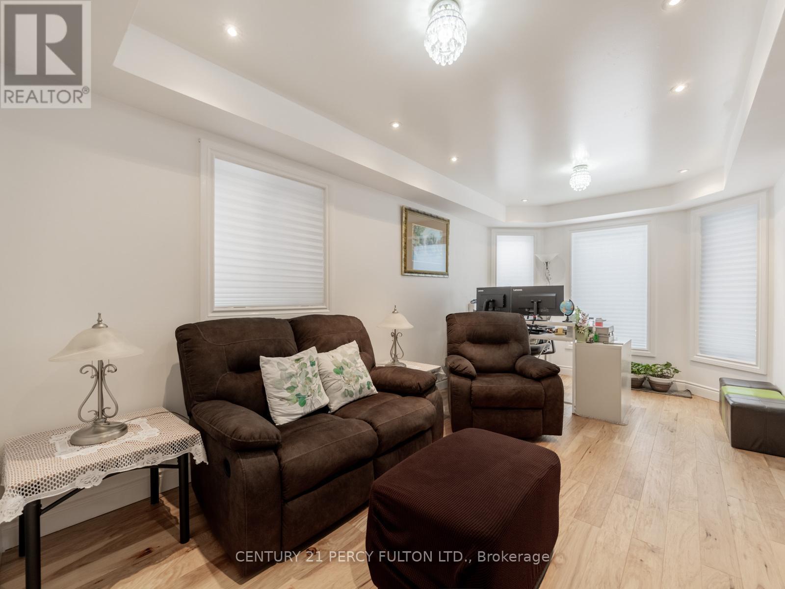 3040 Bentley Drive, Mississauga, ON - Indoor Photo Showing Living Room