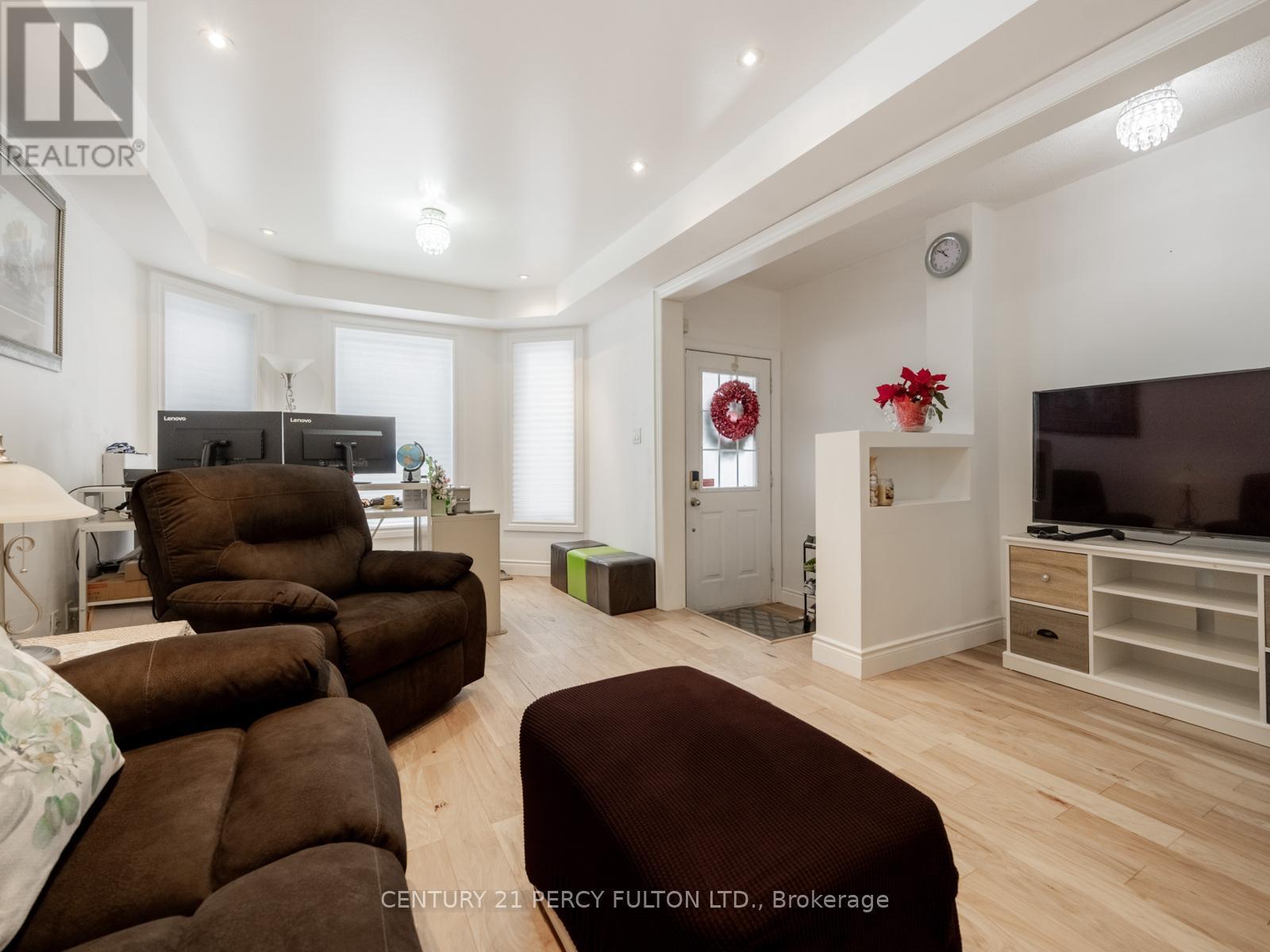 3040 Bentley Drive, Mississauga, ON - Indoor Photo Showing Living Room