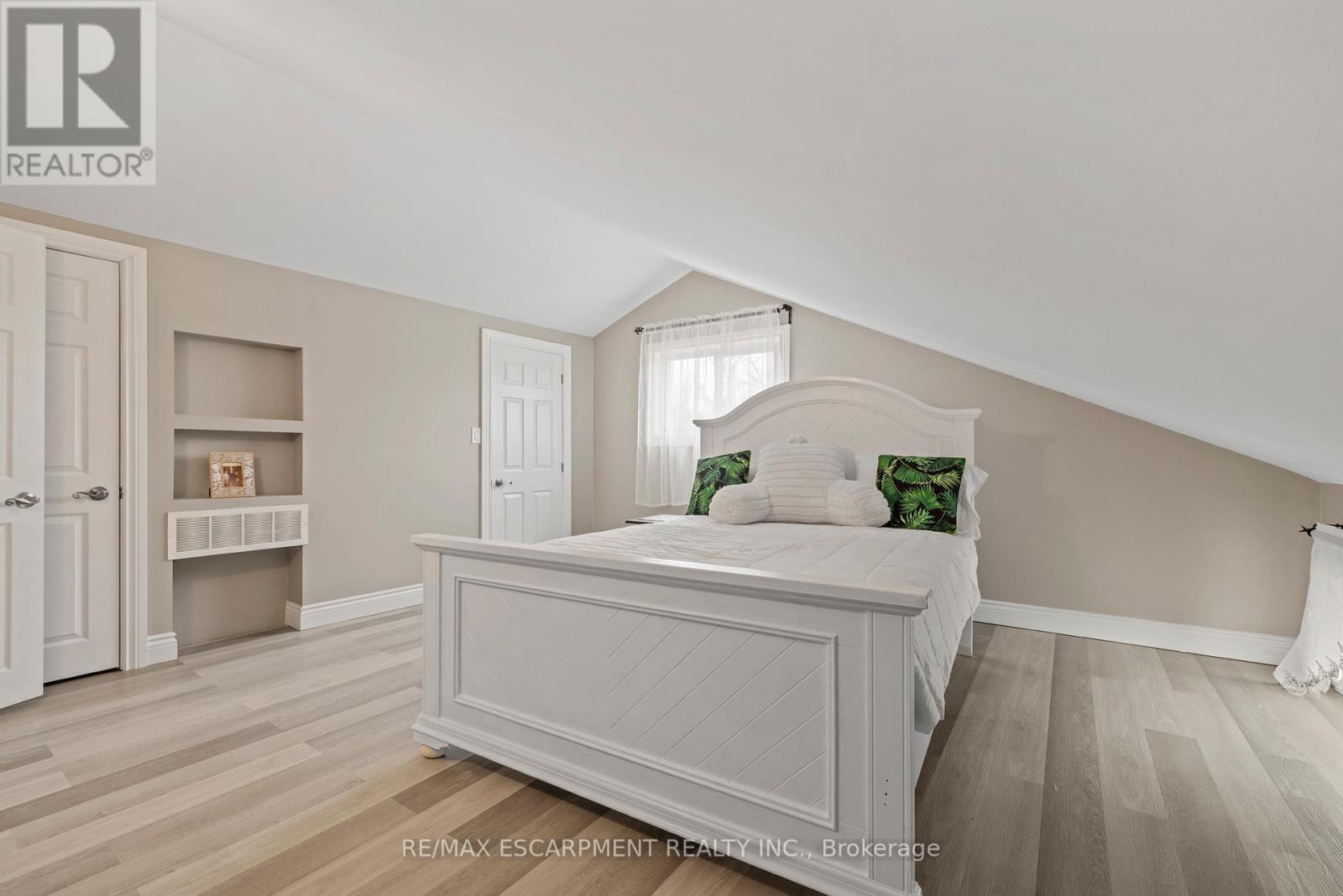 15 Dalhousie Avenue, Hamilton, ON - Indoor Photo Showing Bedroom