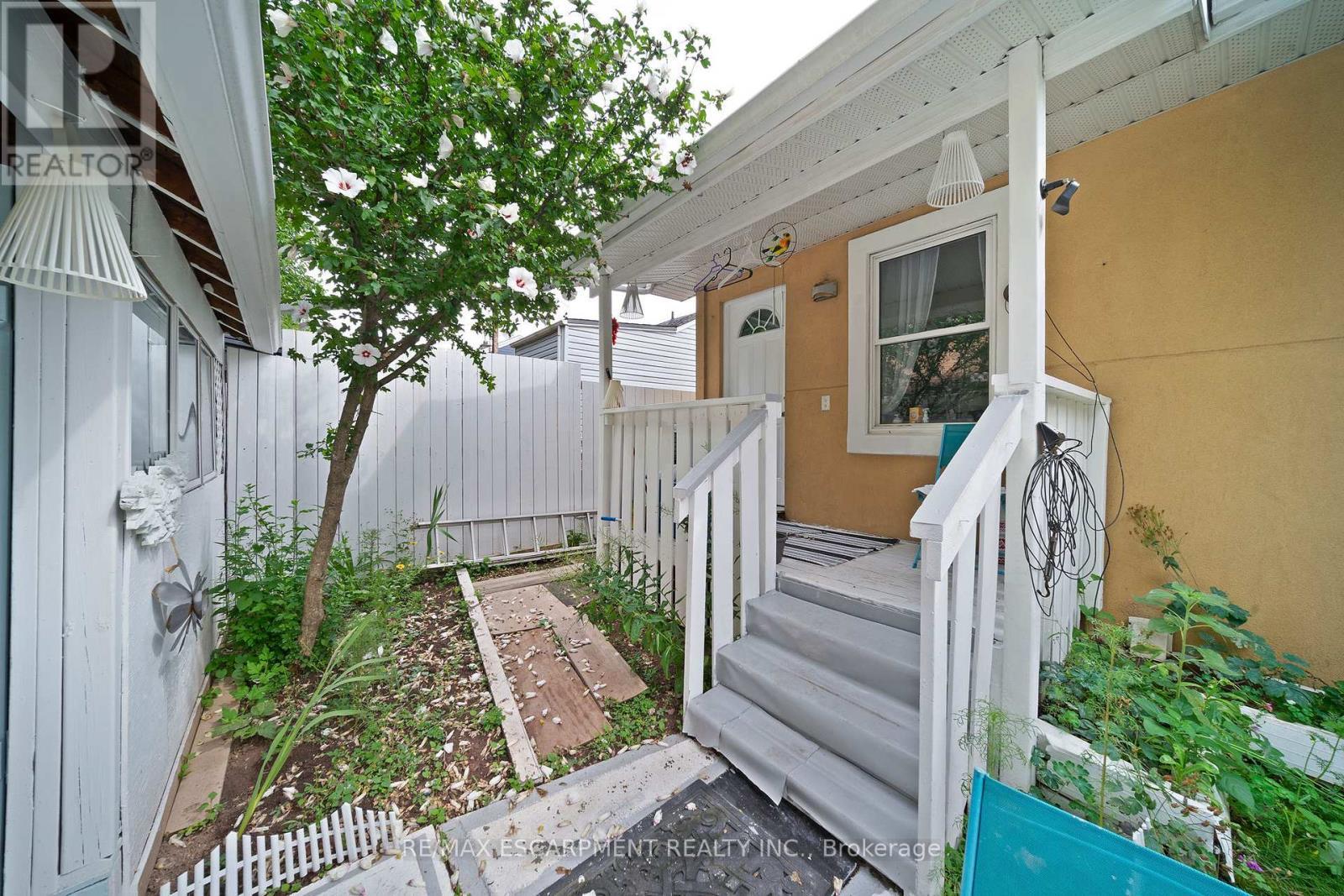 15 Dalhousie Avenue, Hamilton, ON - Outdoor With Exterior